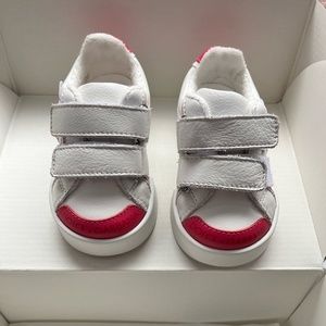 Kid’s sneakers